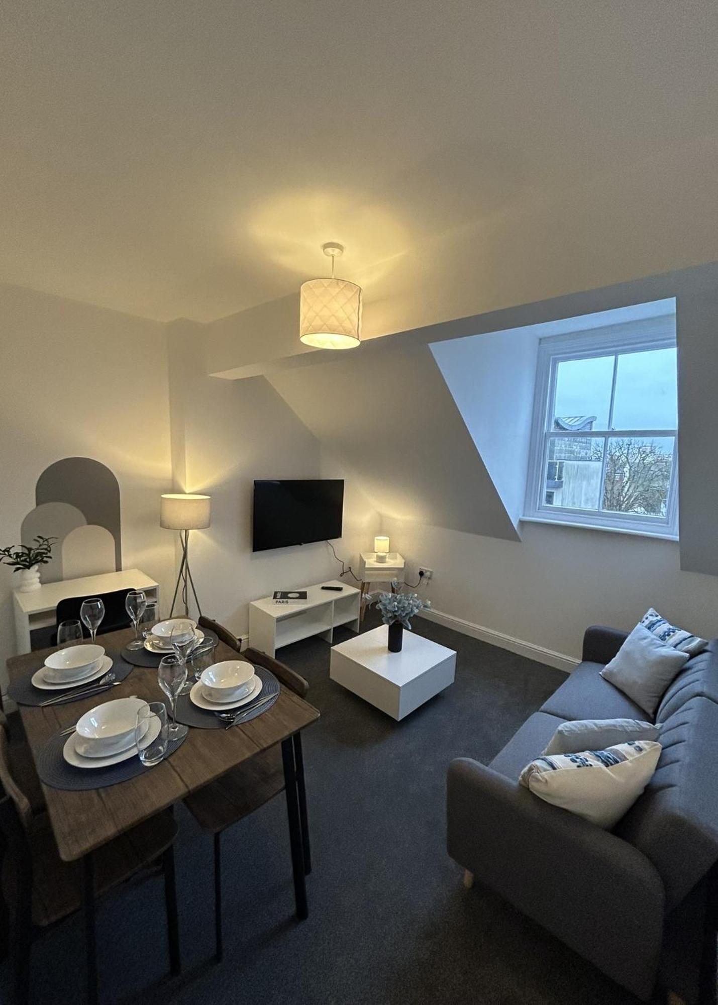 Brand New Modern Apartments Steps From Gloucester Quays Exterior photo