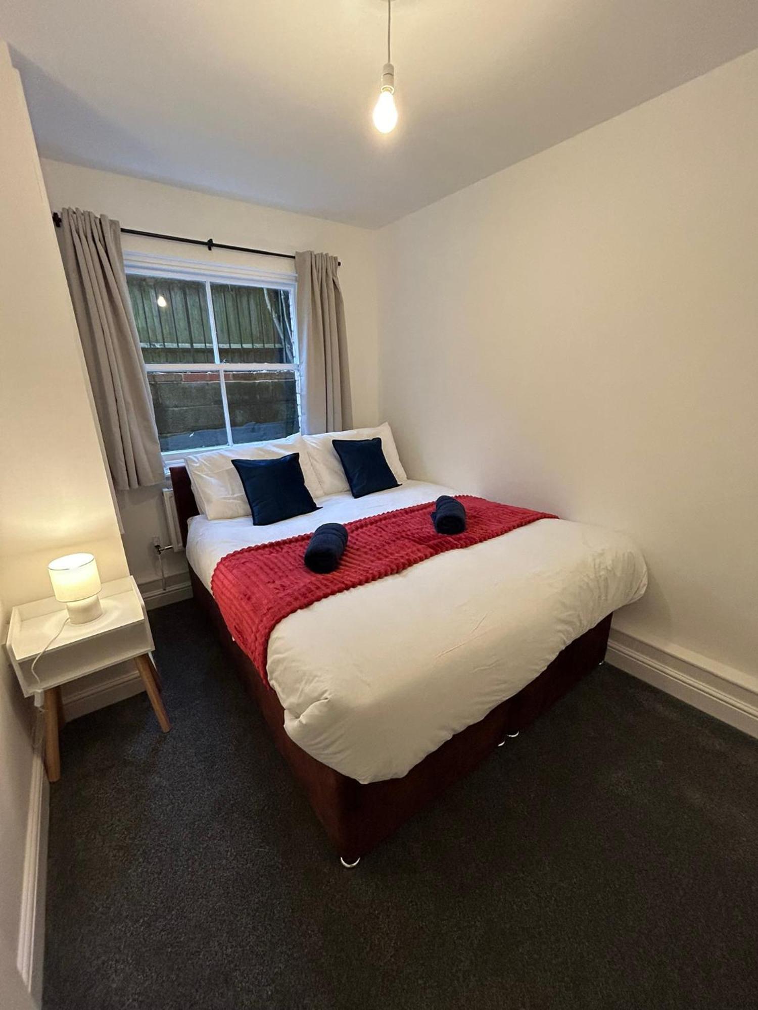 Brand New Modern Apartments Steps From Gloucester Quays Exterior photo