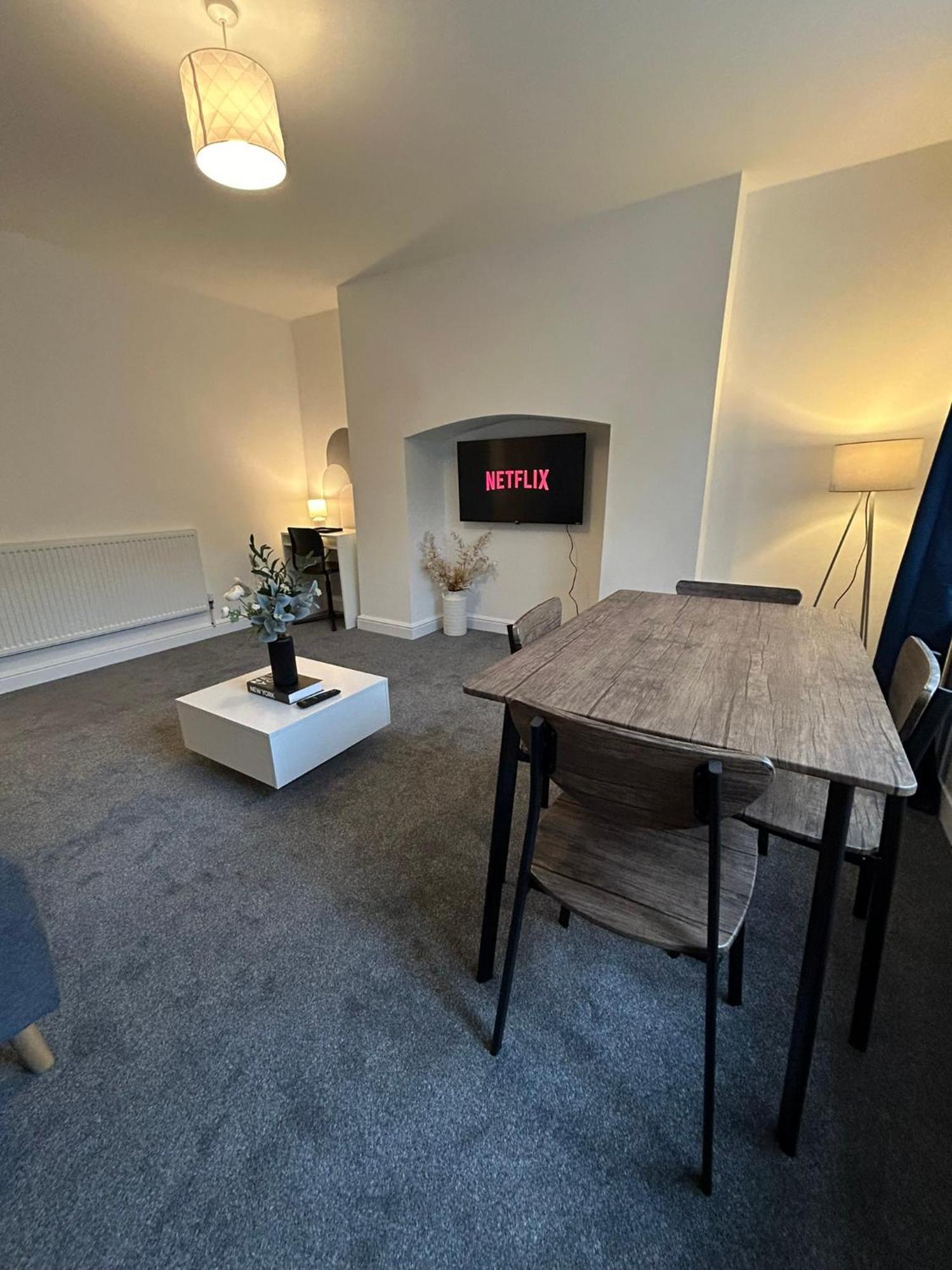 Brand New Modern Apartments Steps From Gloucester Quays Exterior photo