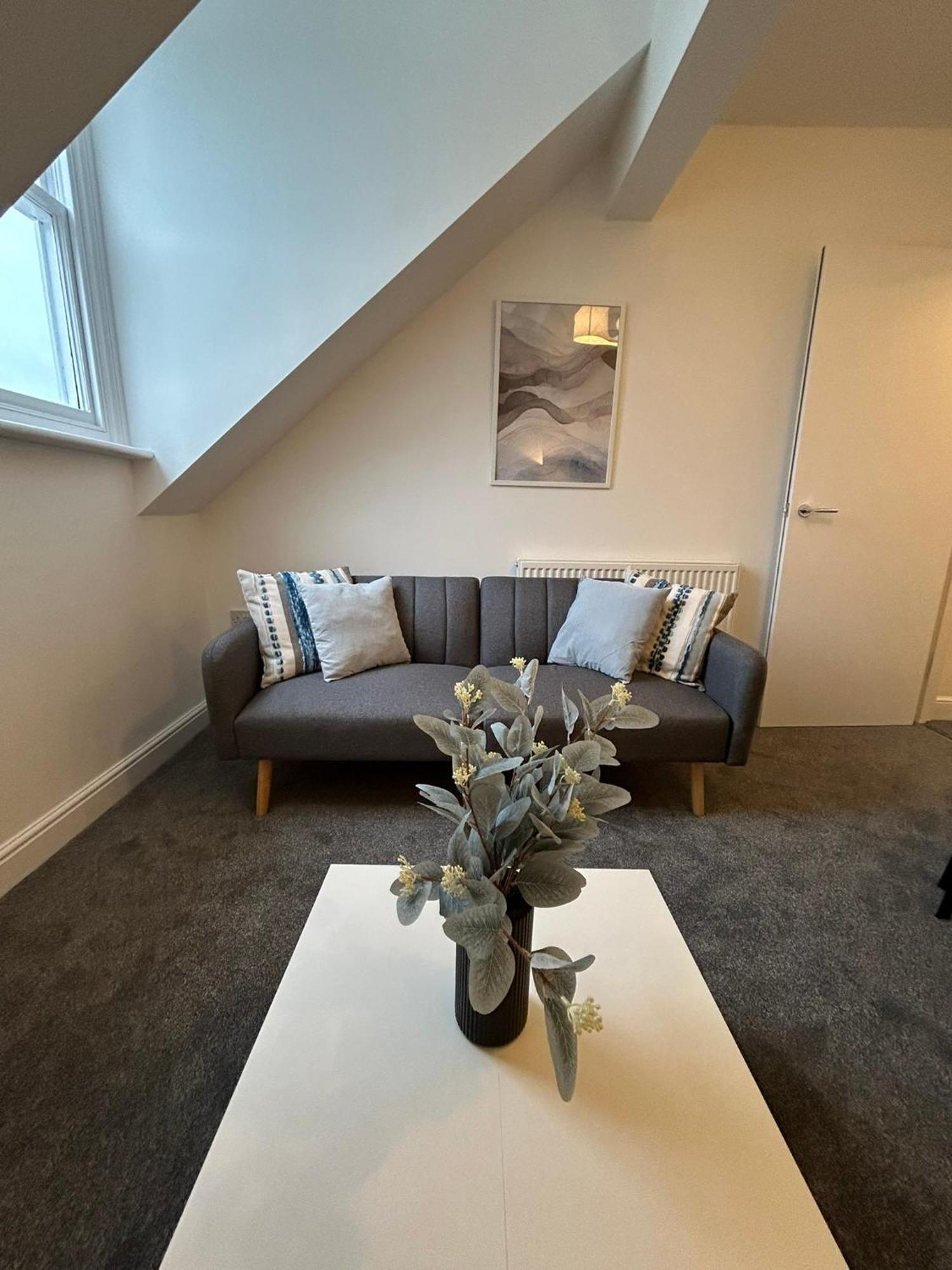 Brand New Modern Apartments Steps From Gloucester Quays Exterior photo