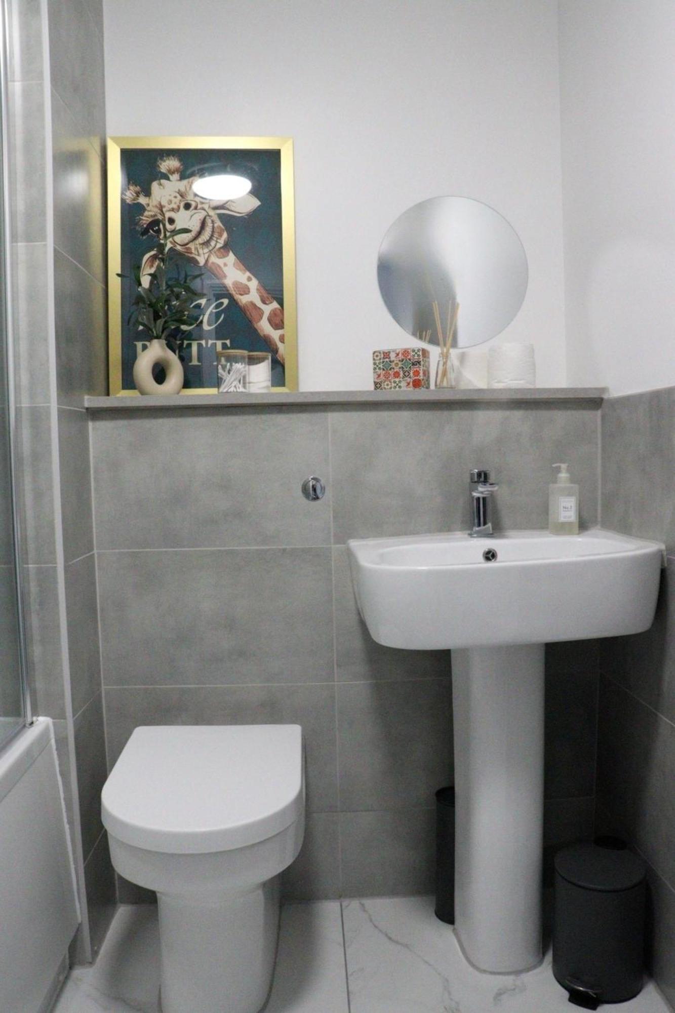 Brand New Modern Apartments Steps From Gloucester Quays Exterior photo