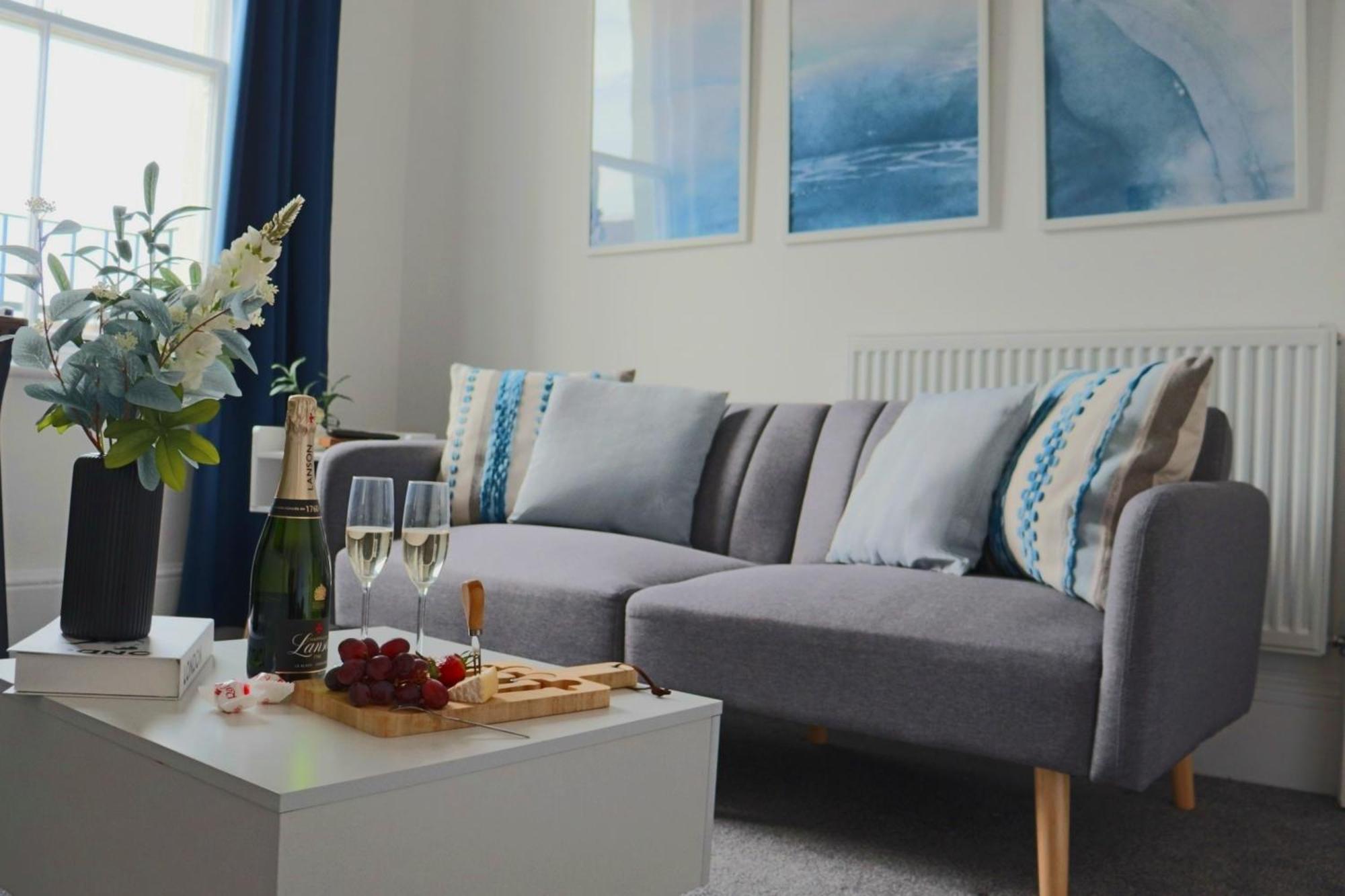 Brand New Modern Apartments Steps From Gloucester Quays Exterior photo