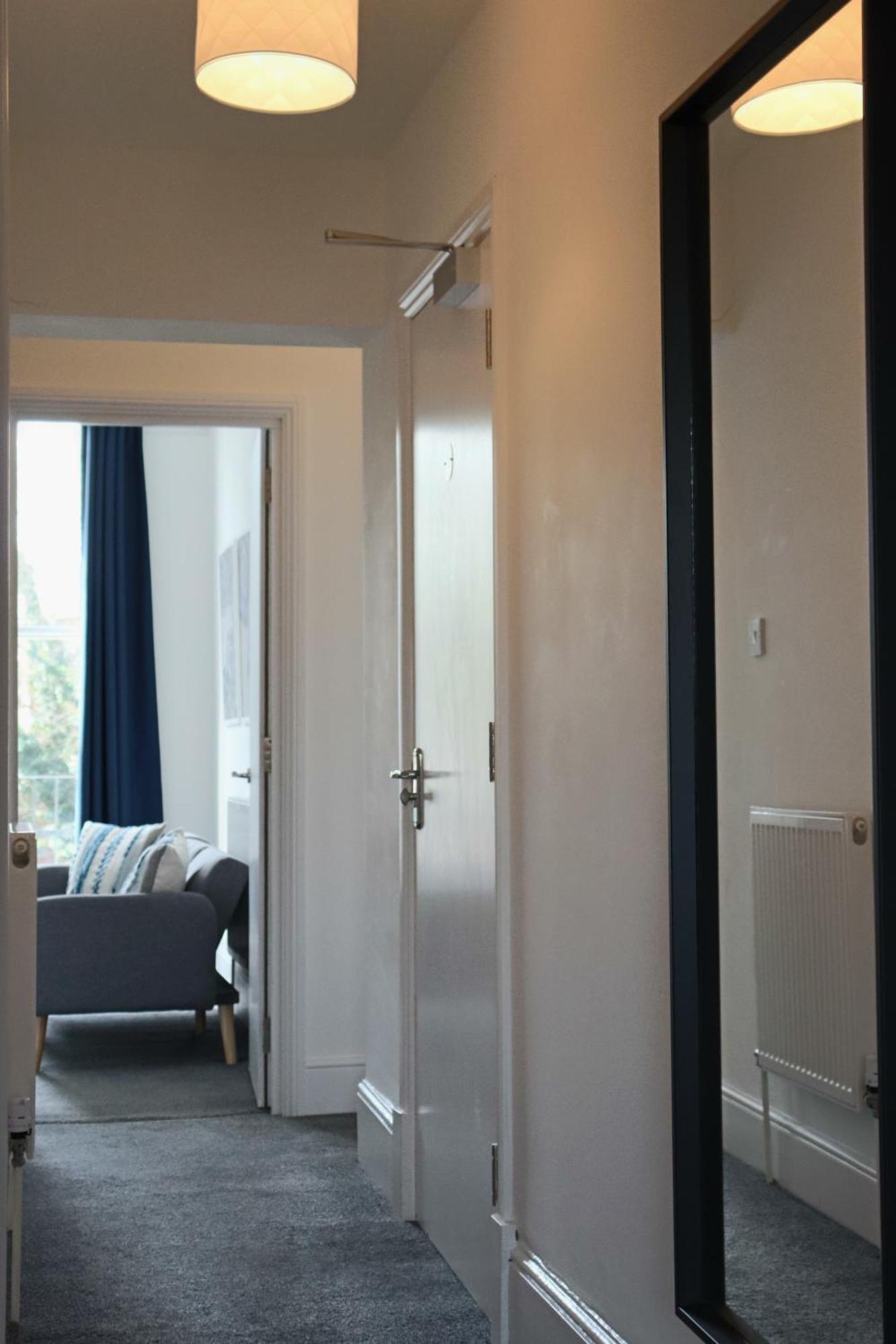 Brand New Modern Apartments Steps From Gloucester Quays Exterior photo