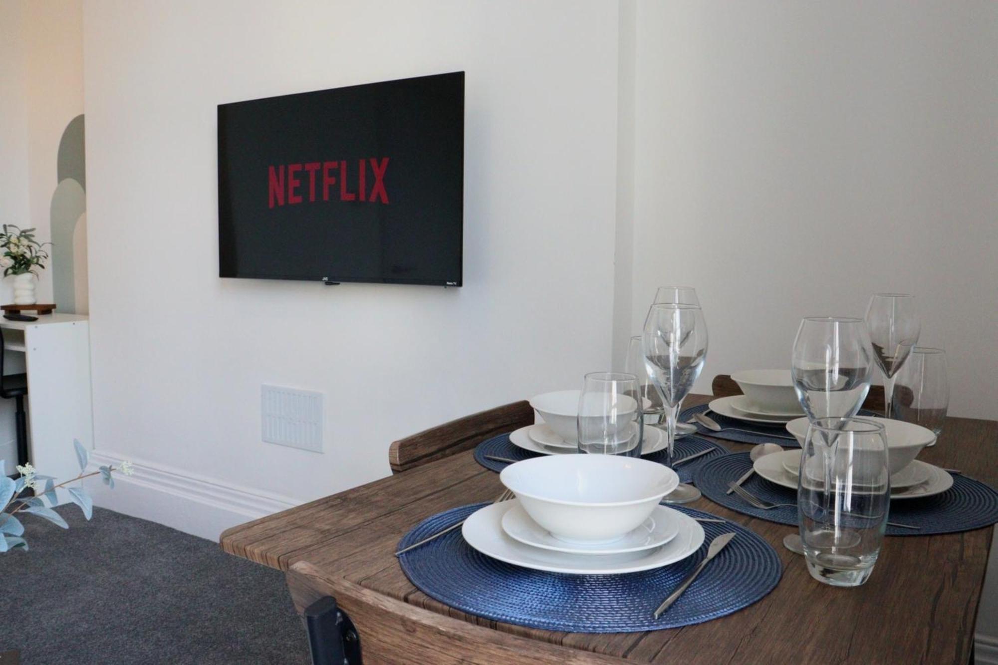 Brand New Modern Apartments Steps From Gloucester Quays Exterior photo